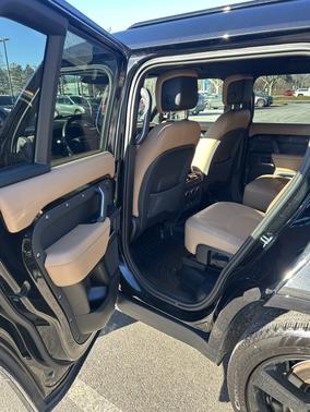 2025 Land Rover Defender 130 P400 X-Dynamic SE