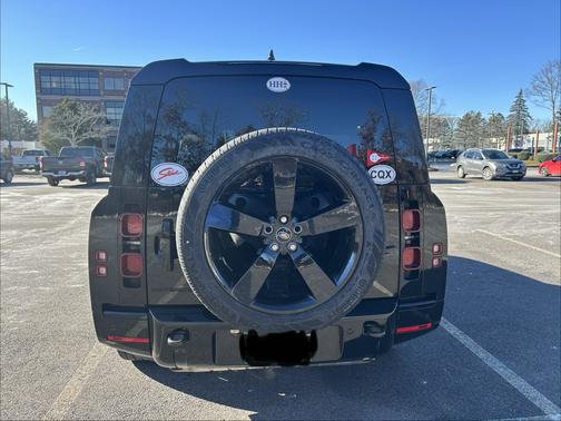 2025 Land Rover Defender 130 P400 X-Dynamic SE