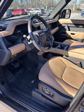 2025 Land Rover Defender 130 P400 X-Dynamic SE