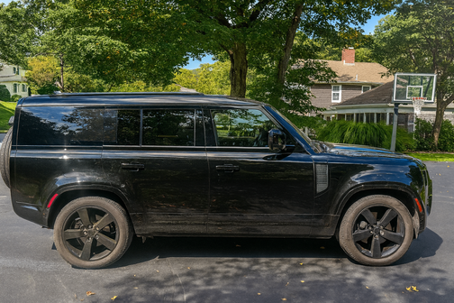 2025 Land Rover Defender 130 P400 X-Dynamic SE
