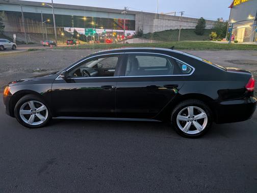 Black 2013 Volkswagen Passat 2.5 SE