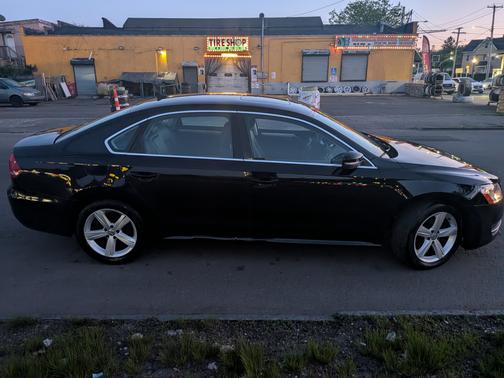 Black 2013 Volkswagen Passat 2.5 SE
