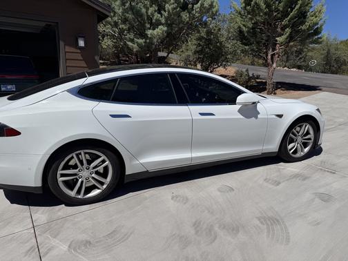 2015 Tesla Model S 90D