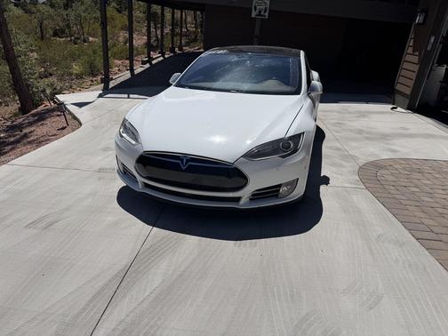 2015 Tesla Model S 90D