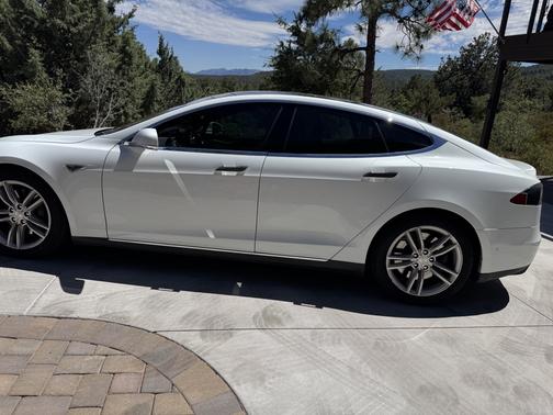 2015 Tesla Model S 90D