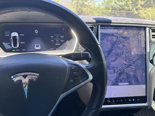2015 Tesla Model S 90D