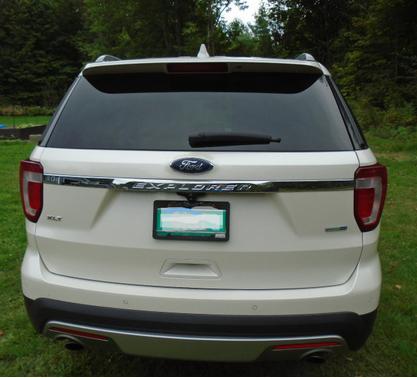 White 2017 Ford Explorer XLT
