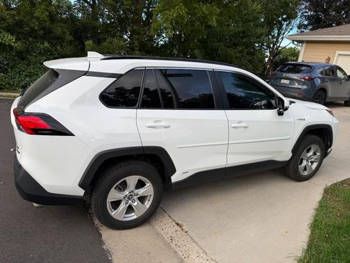 White 2019 Toyota RAV4 Hybrid LE