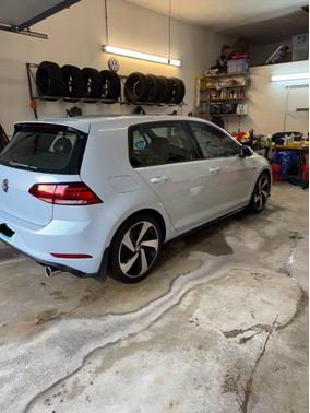 2018 Volkswagen Golf GTI 2.0T SE 4-Door