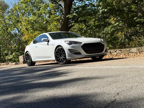 White 2014 Hyundai Genesis Coupe 2.0T R-Spec