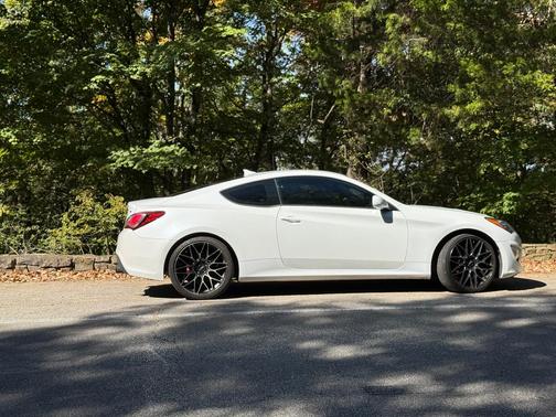 White 2014 Hyundai Genesis Coupe 2.0T R-Spec