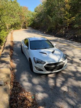 White 2014 Hyundai Genesis Coupe 2.0T R-Spec