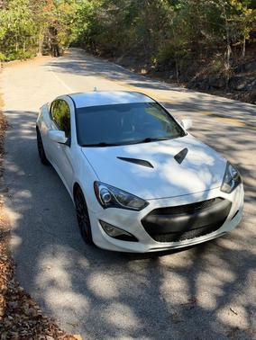 White 2014 Hyundai Genesis Coupe 2.0T R-Spec