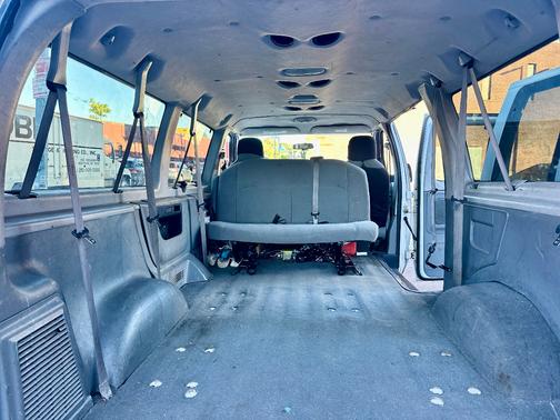 White 2009 Ford E350 Super Duty XL