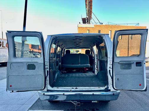 White 2009 Ford E350 Super Duty XL