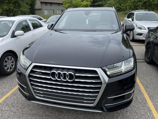 Photo 1 of 7 of 2017 Audi Q7 3.0T Premium