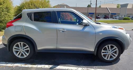 Silver 2011 Nissan Juke SV