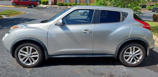 Silver 2011 Nissan Juke SV