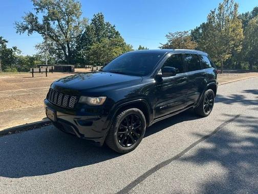 Black 2018 Jeep Grand Cherokee Altitude