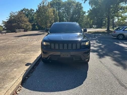 Black 2018 Jeep Grand Cherokee Altitude