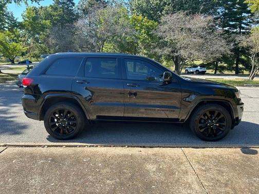 Black 2018 Jeep Grand Cherokee Altitude