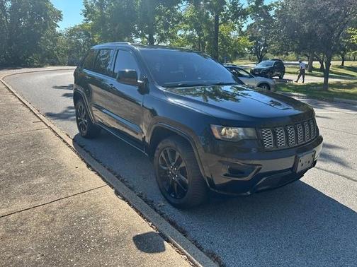 Black 2018 Jeep Grand Cherokee Altitude