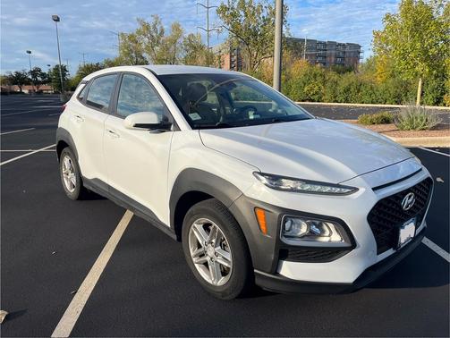 White 2019 Hyundai KONA SE
