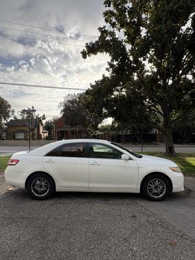 White 2011 Toyota Camry SE