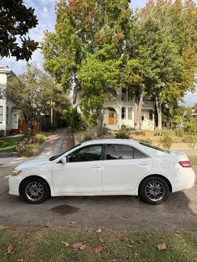 White 2011 Toyota Camry SE