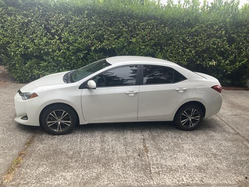White 2018 Toyota Corolla LE