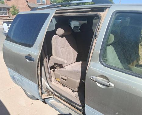 Beige 2002 Toyota Sienna LE
