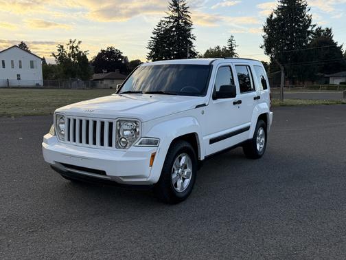 White 2011 Jeep Liberty Sport
