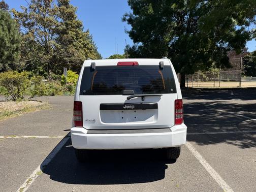 White 2011 Jeep Liberty Sport