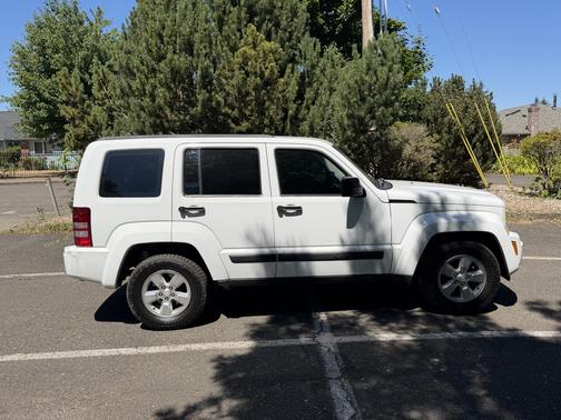 White 2011 Jeep Liberty Sport