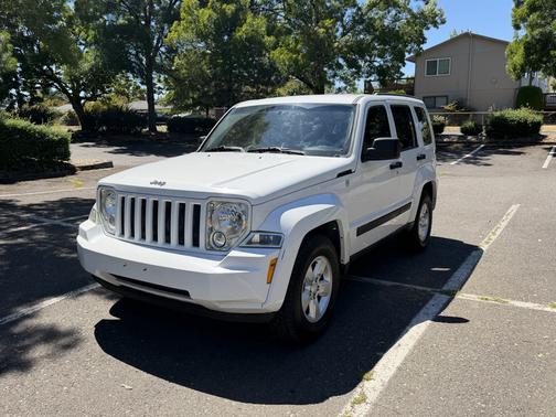 White 2011 Jeep Liberty Sport