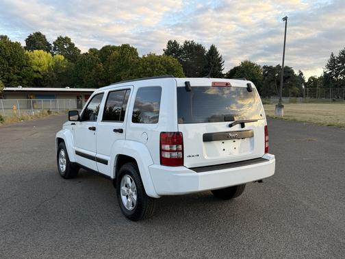 White 2011 Jeep Liberty Sport