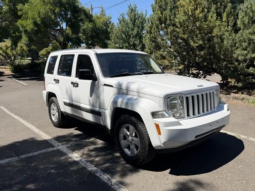White 2011 Jeep Liberty Sport