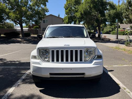 White 2011 Jeep Liberty Sport