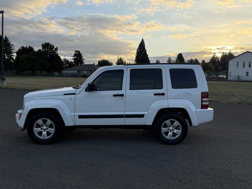 White 2011 Jeep Liberty Sport