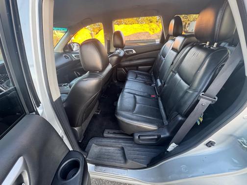 Silver 2013 Nissan Pathfinder SL