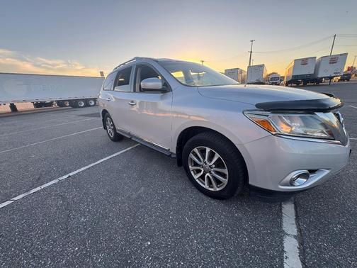 Silver 2013 Nissan Pathfinder SL