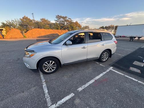 Silver 2013 Nissan Pathfinder SL