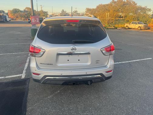 Silver 2013 Nissan Pathfinder SL