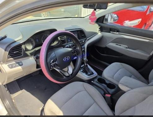 White 2019 Hyundai ELANTRA SEL