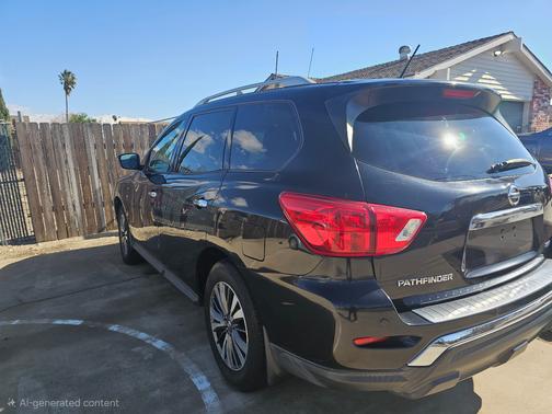 2017 Nissan Pathfinder SV