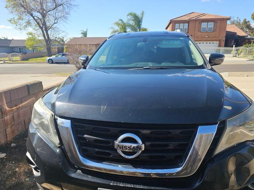 2017 Nissan Pathfinder SV