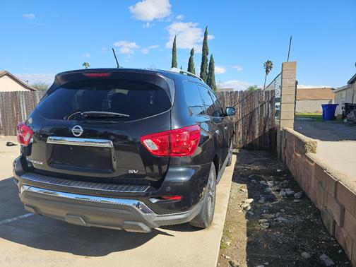 2017 Nissan Pathfinder SV