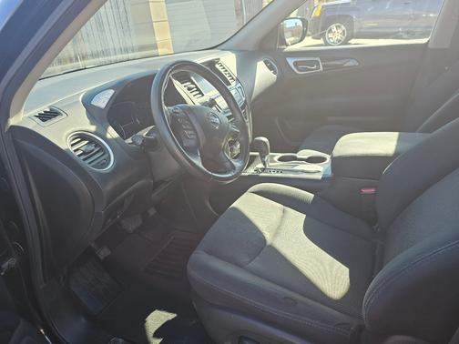 2017 Nissan Pathfinder SV