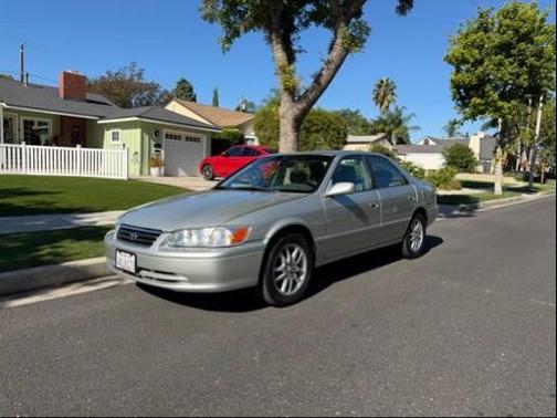Silver 2000 Toyota Camry XLE V6