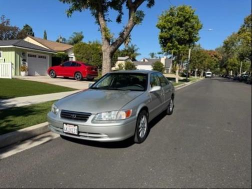 Silver 2000 Toyota Camry XLE V6